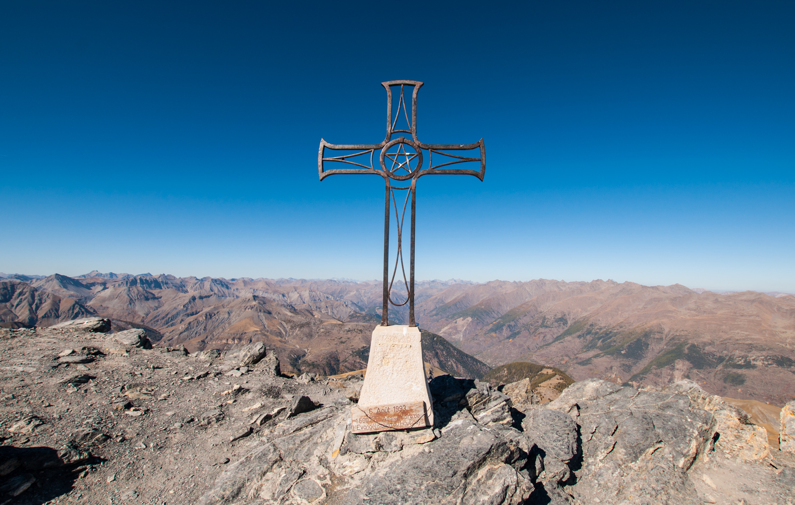 Croix sommitale du mont Mounier